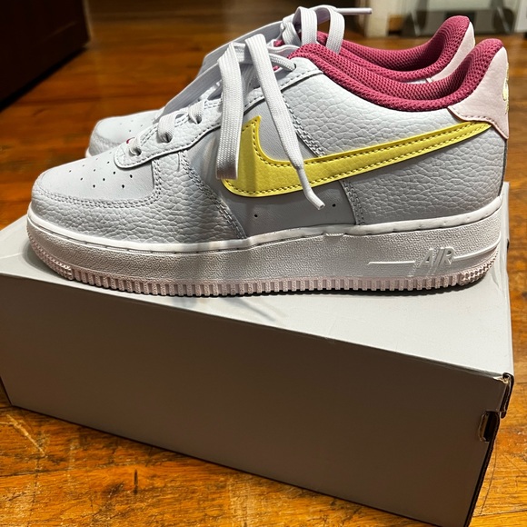 Nike Air Force 1 - Picture 4 of 7